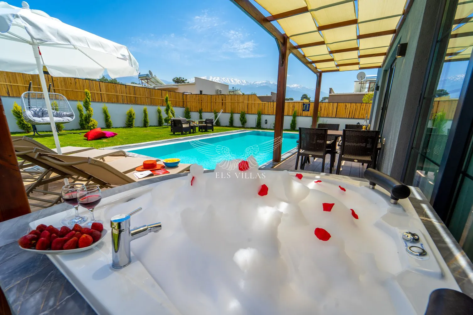 Jakuzili Villalar, Jakuzili Villa Kiralama